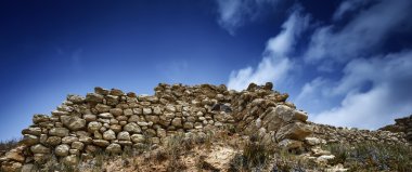 kaukana özgün Yunan liman kalıntıları