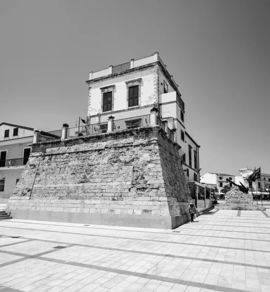 Vista de la antigua torre de saracina, hoy una terraza . — Foto de Stock