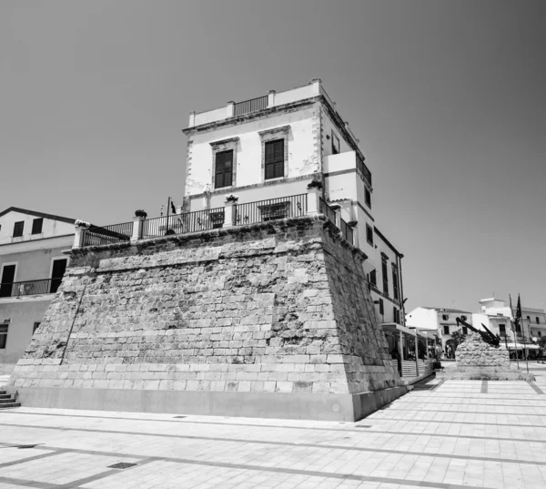 Vista de la antigua torre de saracina, hoy una terraza . — Foto de Stock