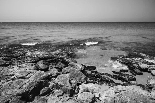 View of the rocky coast — Stock Photo, Image