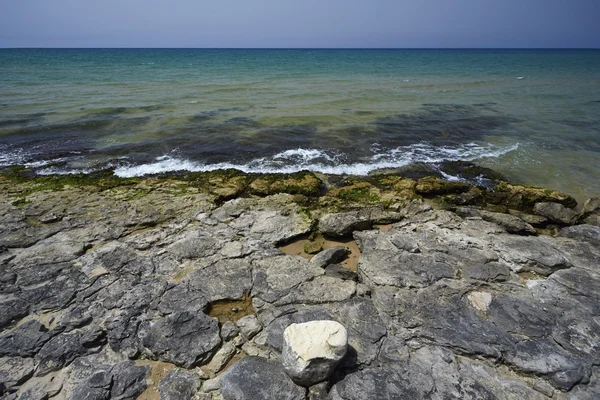 Vista de la costa rocosa — Foto de Stock