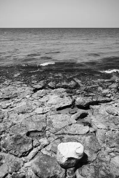 Vista de la costa rocosa —  Fotos de Stock