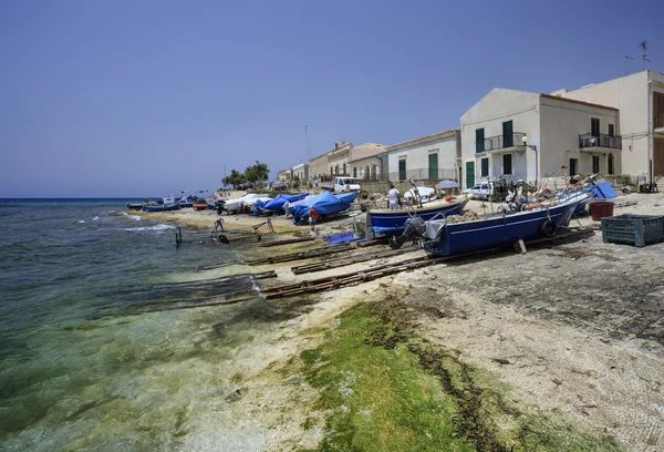 Pescatori che lavorano a terra — Foto Stock