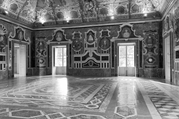 İtalya, Sicilya, Bagheria (Palermo), Villa Palagonia (1715 AC), ayna salonu