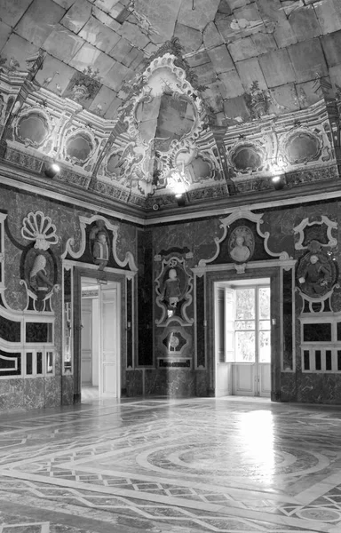 İtalya, Sicilya, Bagheria (Palermo), Villa Palagonia (1715 AC), ayna salonu