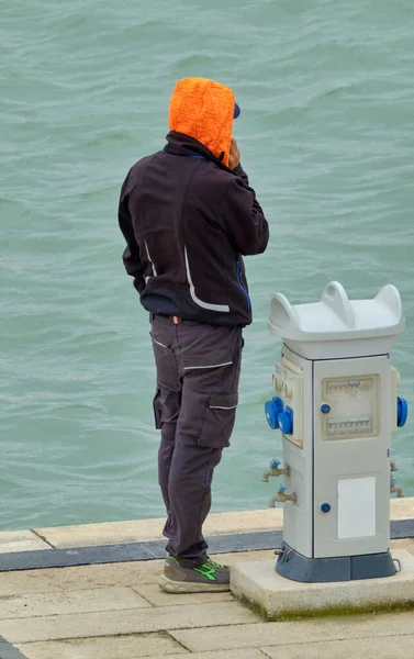 Itália Sicília Mar Mediterrâneo Marina Ragusa Província Ragusa Homem Telefone — Fotografia de Stock