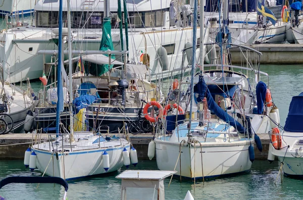 Italien Sicilien Medelhavet Marina Ragusa Ragusaprovinsen Oktober 2021 Lyxjakter Hamnen — Stockfoto