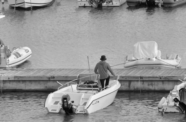 Italien Sizilien Mittelmeer Marina Ragusa Provinz Ragusa November 2021 Mann — Stockfoto