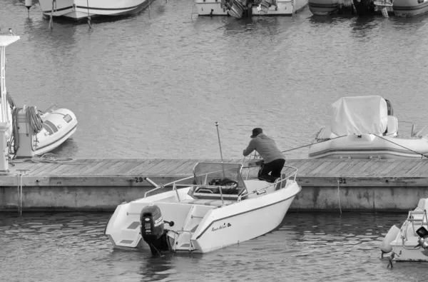 Italien Sizilien Mittelmeer Marina Ragusa Provinz Ragusa November 2021 Mann — Stockfoto