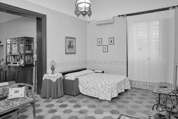 意大利 西西里 拉古萨省 2021年10月8日 典雅的私人农舍 有床的客厅 Editorial — 图库照片