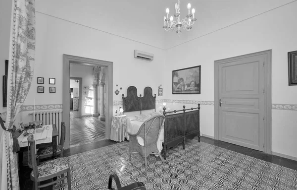 イタリア シチリア島 ラグーザ州 10月2021 エレガントなプライベートファームハウス ベッドルーム エディトリアル — ストック写真