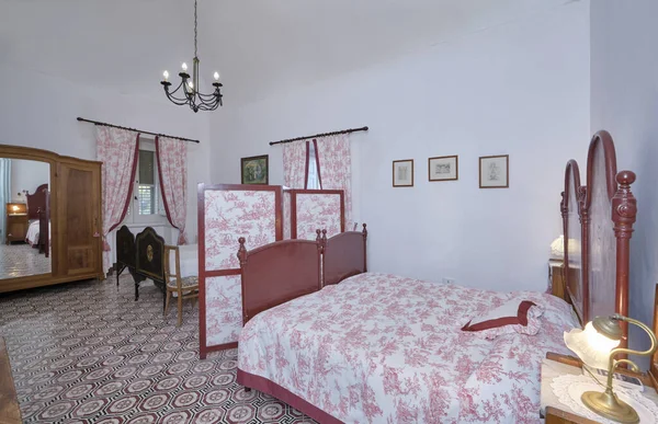 イタリア シチリア島 ラグーザ州 10月2021エレガントなプライベートファームハウス ベッドルーム Editorial — ストック写真