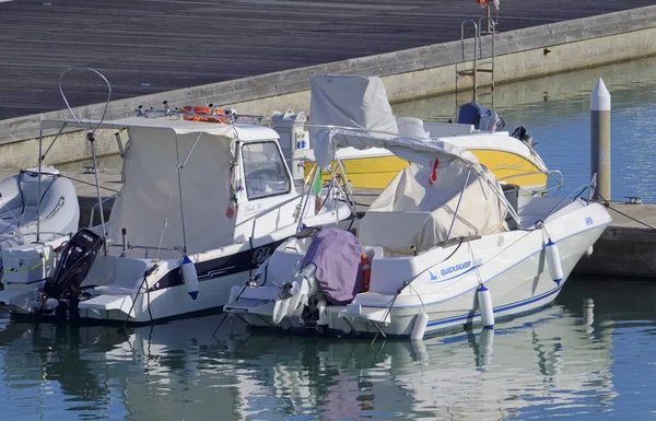 Italien Sicilien Medelhavet Marina Ragusa Ragusaprovinsen November 2021 Motorbåtar Och — Stockfoto