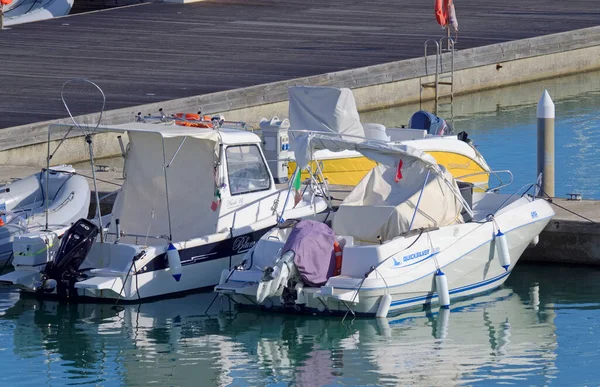 Italien Sicilien Medelhavet Marina Ragusa Ragusaprovinsen November 2021 Motorbåtar Och — Stockfoto