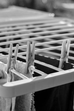 Kurutma askısında çamaşır yıkadım.