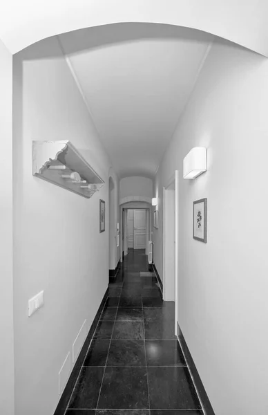 イタリア シチリア島 ラグーザ州 11月2021 エレガントなプライベートファームハウス 寝室への廊下 Editorial — ストック写真