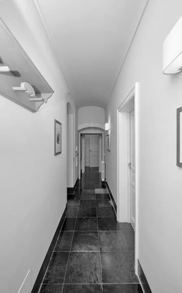 イタリア シチリア島 ラグーザ州 11月2021 エレガントなプライベートファームハウス 寝室への廊下 Editorial — ストック写真