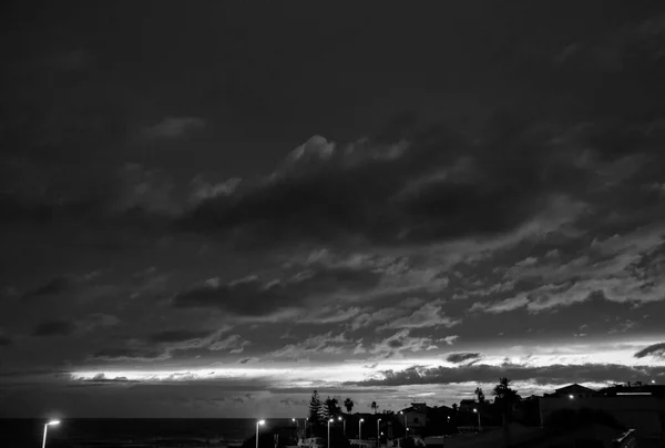 이탈리아 시칠리아섬 마리나 디라구 라구사 석양에 하늘에 먹구름 — 스톡 사진