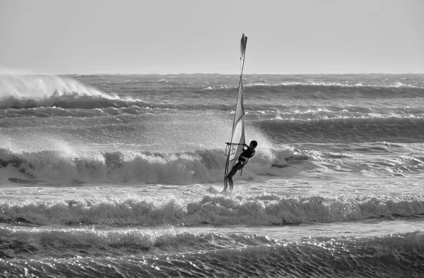 Itália Sicília Mar Mediterrâneo Marina Ragusa Província Ragusa Windsurfistas Mar — Fotografia de Stock