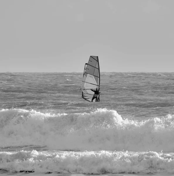 Itália Sicília Mar Mediterrâneo Marina Ragusa Província Ragusa Windsurfistas Mar — Fotografia de Stock