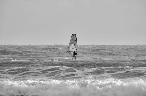 Italien Sicilien Medelhavet Marina Ragusa Ragusaprovinsen December 2021 Vindsurfare Havet — Stockfoto