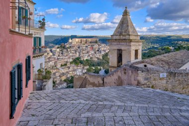 İtalya, Sicilya, Ragusa İbla, Barok kasabasının panoramik manzarası.