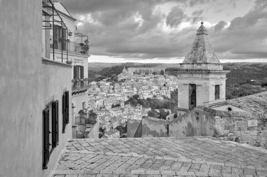 İtalya, Sicilya, Ragusa İbla, Barok kasabasının panoramik manzarası.