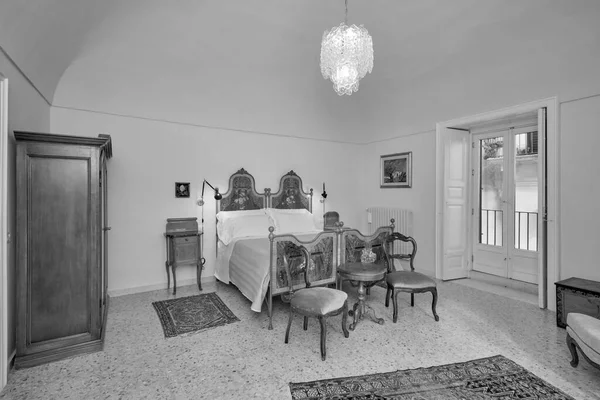 イタリア シチリア島 ラグーザ 12月2021 アパートのベッドルーム Editorial — ストック写真