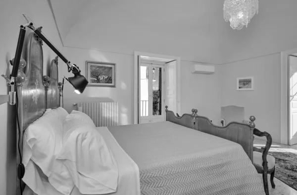 Italy Sicily Ragusa December 2021 Apartment Bedroom Editorial — 图库照片