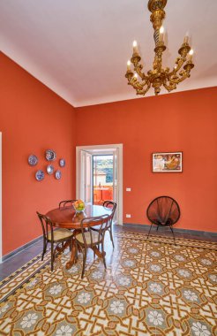 İtalya, Sicilya, Modica (Ragusa Eyaleti); 15 Aralık 2021, apartman dairesi - EDITORIAL
