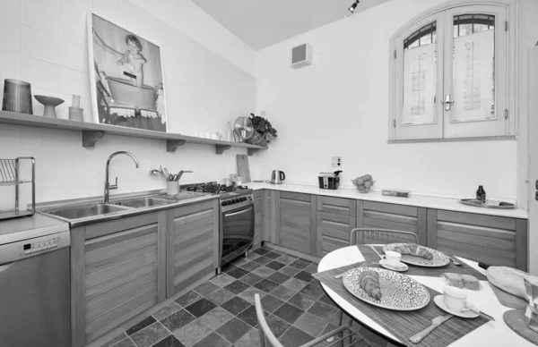 Italy Sicily Ragusa December 2021 Apartment Kitchen Breakfast Table Editorial — Stockfoto