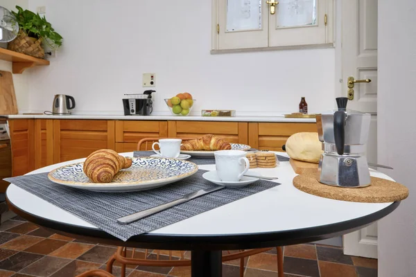 Italien Sicilien Ragusa Lägenhetskök Med Frukost Bordet — Stockfoto