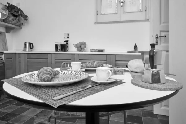 Italy Sicily Ragusa Apartment Kitchen Breakfast Table — Zdjęcie stockowe