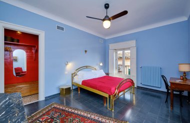 İtalya, Sicilya, Ragusa; 15 Aralık 2021, apartman dairesi - EDITORIAL
