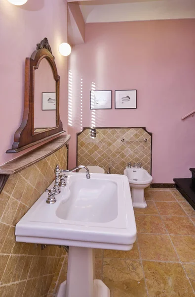 Italy Sicily Ragusa December 2021 Apartment Bathroom Editorial — Fotografia de Stock
