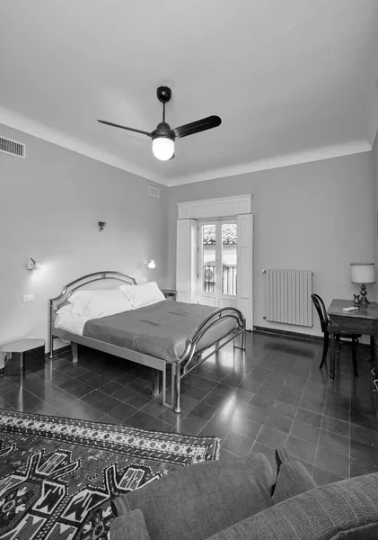 Italia Sicilia Ragusa Diciembre 2021 Apartamento Dormitorio Editorial —  Fotos de Stock