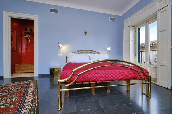 Italy Sicily Ragusa December 2021 Apartment Bedroom Editorial — Fotografia de Stock