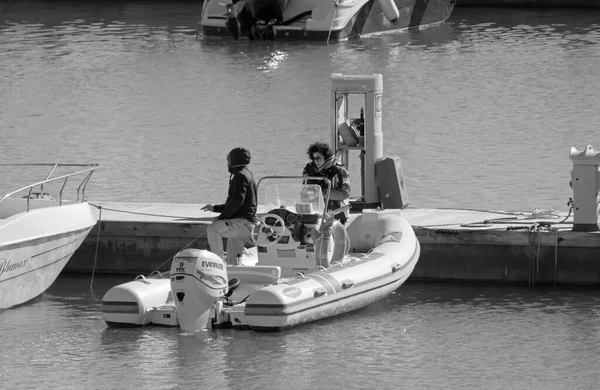 Italie Sicile Méditerranée Marina Ragusa Province Raguse Janvier 2022 Couple — Photo