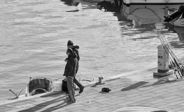 意大利 西西里 地中海 拉古萨海 拉古萨省 2022年1月23日 港口体育渔民 Editorial — 图库照片