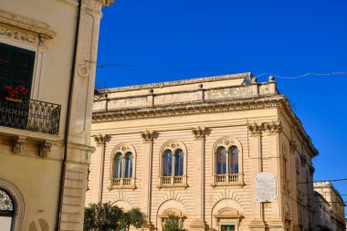 İtalya, Sicilya, Scicli (Ragusa eyaletinde), Barok townhall'ın bina cephe görüntülemek 
