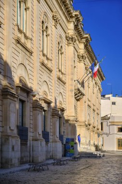 İtalya, Sicilya, Scicli (Ragusa eyaletinde), Barok townhall'ın bina cephe görüntülemek 