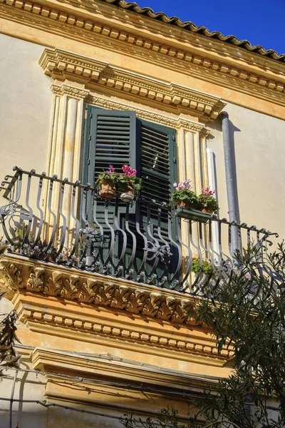 Италия Сицилия Шикли Провинция Рагуза Фасад Дворца Стиле Барокко Балкон — стоковое фото