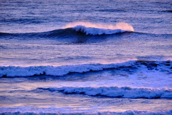 Italien Sizilien Mittelmeer Raue Wellen Bei Sonnenuntergang — Stockfoto