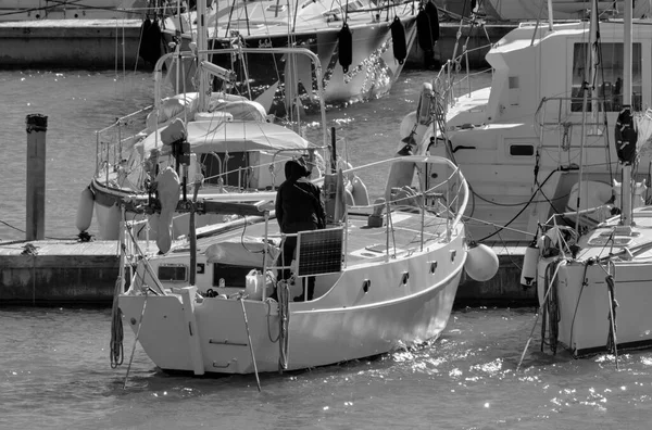 Italie Sicile Méditerranée Marina Ragusa Province Raguse Homme Sur Voilier — Photo