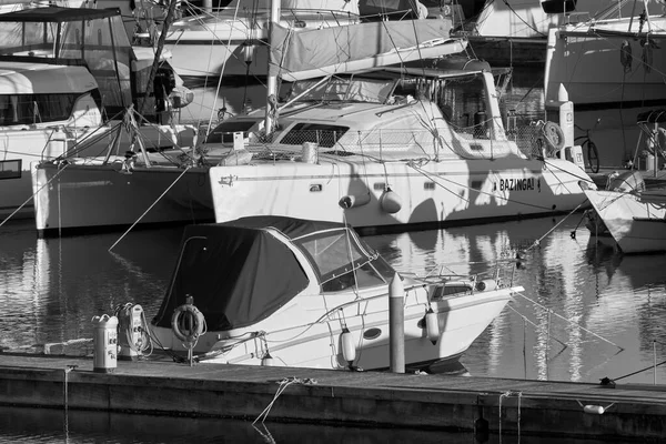 Italien Sicilien Medelhavet Marina Ragusa Ragusaprovinsen Februari 2022 Lyxbåtar Hamnen — Stockfoto
