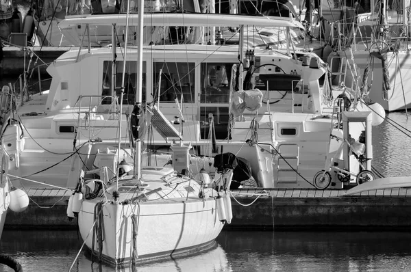 Itália Sicília Mar Mediterrâneo Marina Ragusa Província Ragusa Veleiros Porto — Fotografia de Stock