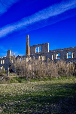 İtalya; Sicilya, Akdeniz deniz, Sampieri (Ragusa eyaletinde), kalıntıları eski bir tuğla fabrikası