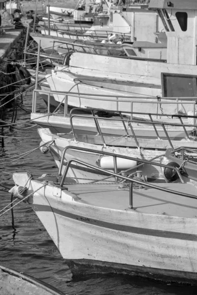 イタリア シチリア島 ポルトパロ パスセロ シラクーサ州 港内の木製漁船 — ストック写真