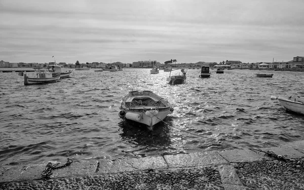 イタリア シチリア島 Marzamemi シラクサ県 港で漁船 — ストック写真