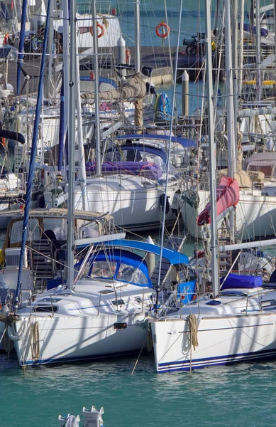 Italien Sicilien Medelhavet Marina Ragusa Ragusaprovinsen Februari 2022 Segelbåtar Hamnen — Stockfoto